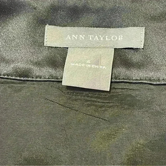 NWOT Ann Taylor Black - White Floral Flare Whit Embroidered Flowers Skirt Size 6 - Picture 9 of 11